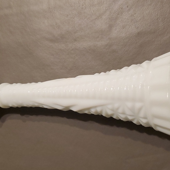 Vintage Milk Glass Bud Vase Quilted Diamond Pattern - Picture 8 of 8